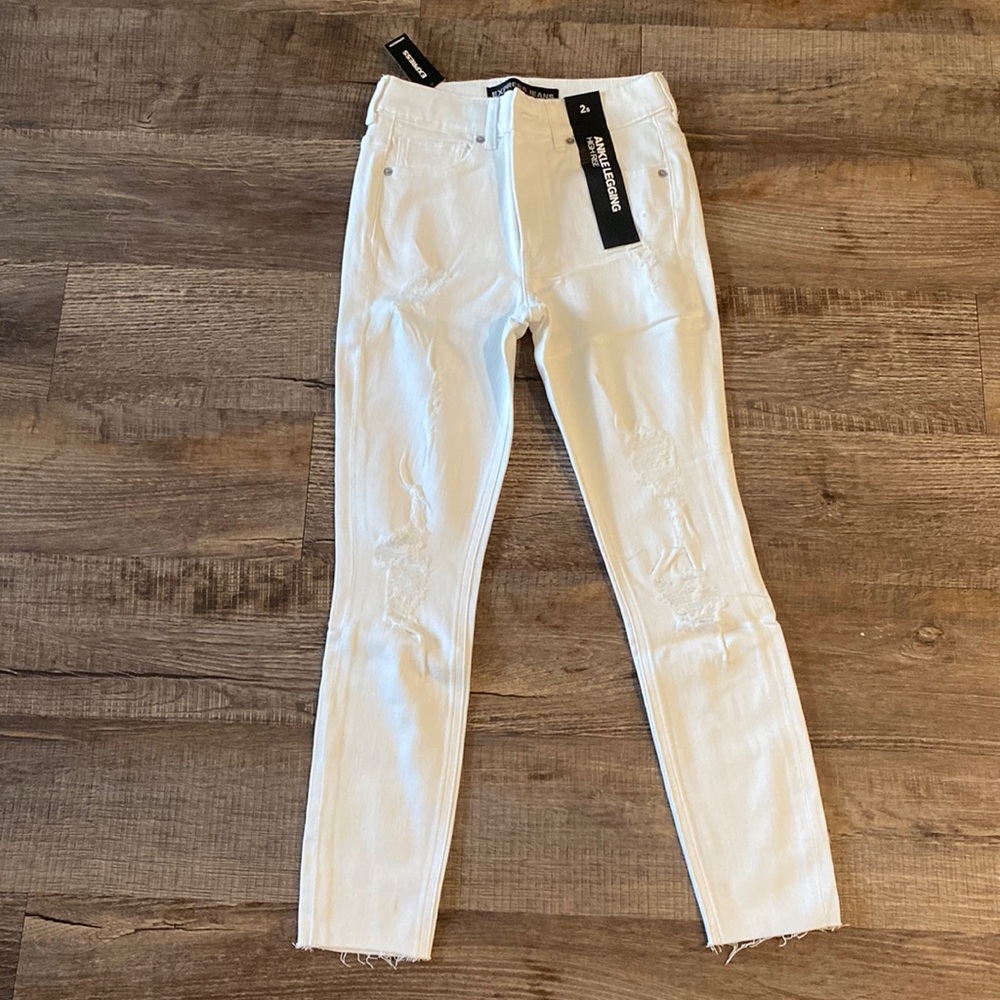 Express Distressed Ankle Legging High Rise in white. Size 2 Short. NWT